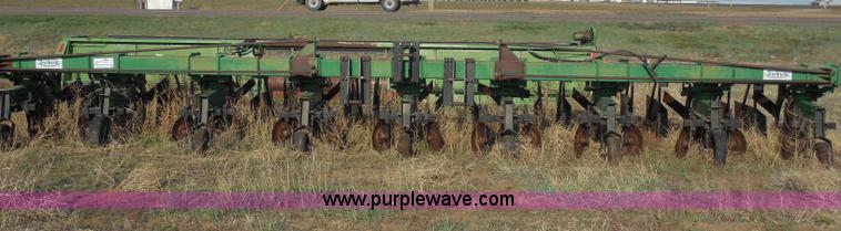 image for item F8774 Sukup 28' row crop cultivator