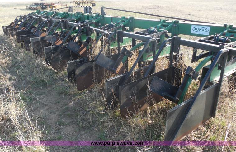 image for item F8774 Sukup 28' row crop cultivator