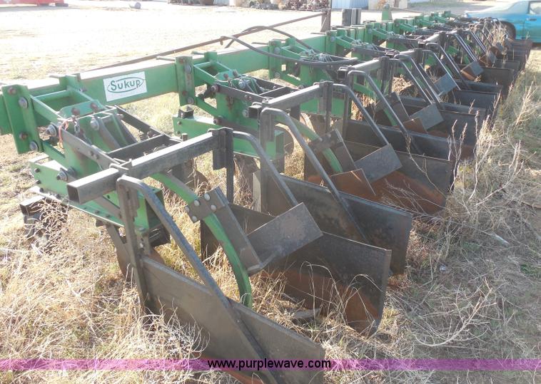 image for item F8774 Sukup 28' row crop cultivator