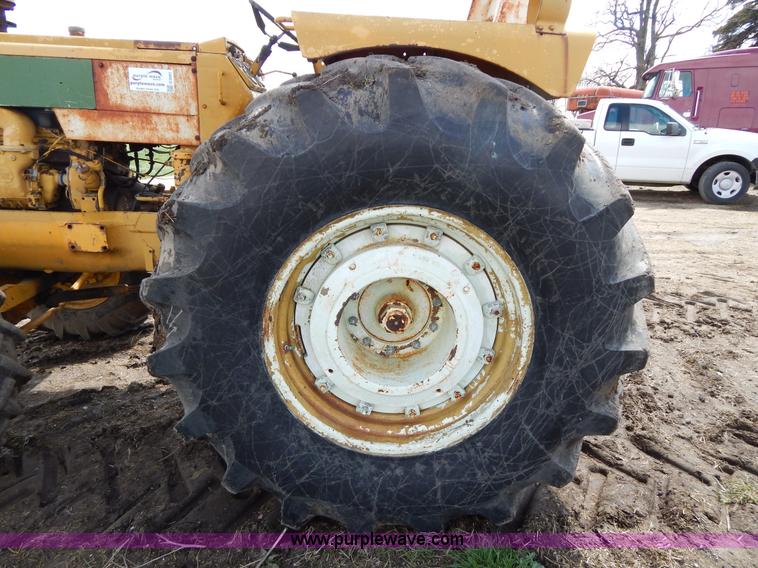 image for item G3091 Oliver 595-92023 MFWD tractor