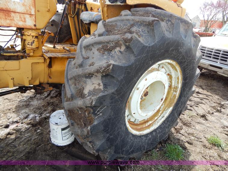 image for item G3091 Oliver 595-92023 MFWD tractor