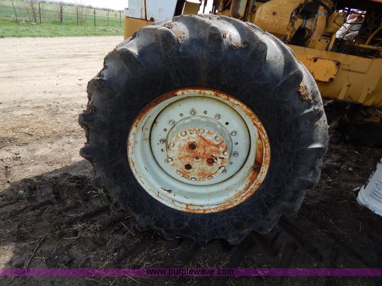 image for item G3091 Oliver 595-92023 MFWD tractor