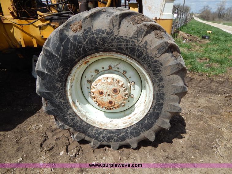 image for item G3091 Oliver 595-92023 MFWD tractor