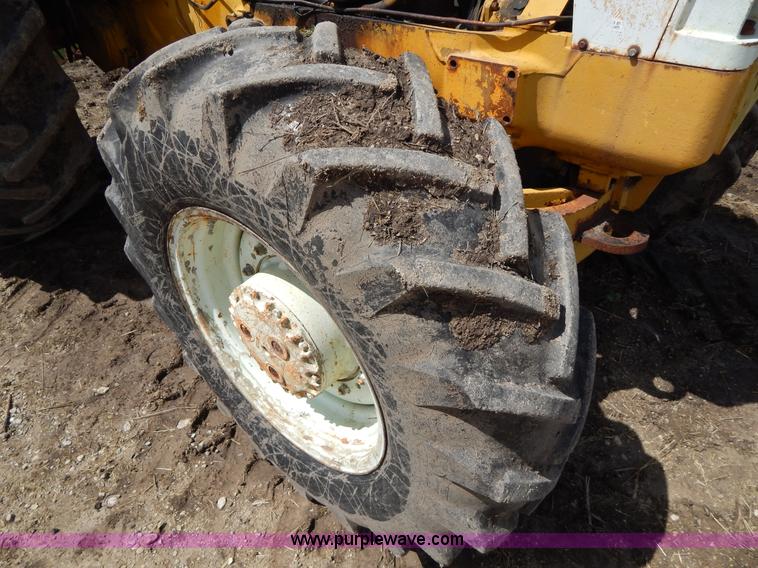 image for item G3091 Oliver 595-92023 MFWD tractor