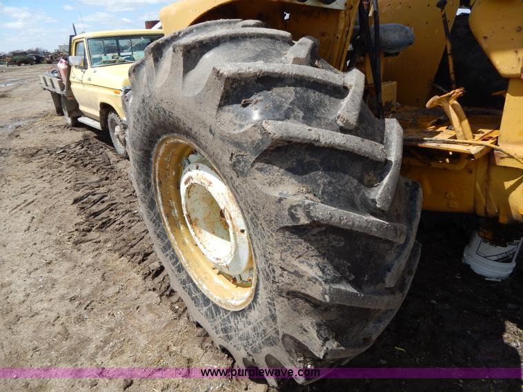 image for item G3091 Oliver 595-92023 MFWD tractor