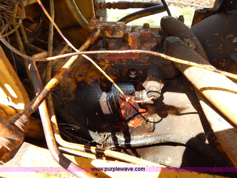 image for item G3091 Oliver 595-92023 MFWD tractor