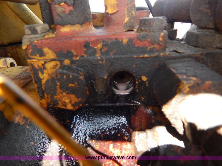 image for item G3091 Oliver 595-92023 MFWD tractor