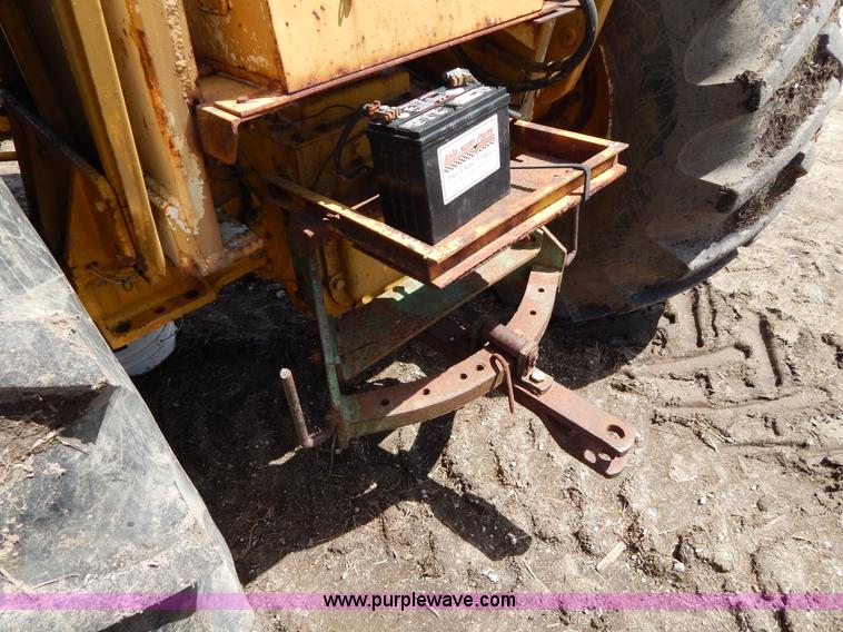 image for item G3091 Oliver 595-92023 MFWD tractor