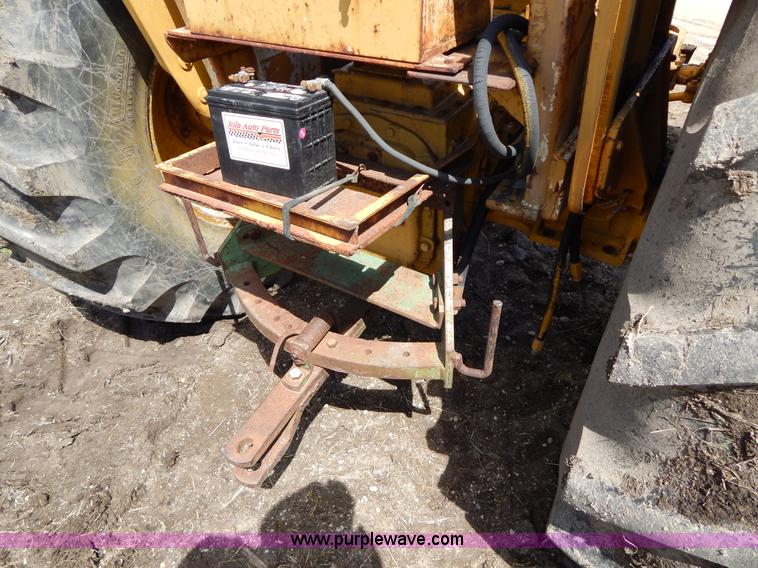 image for item G3091 Oliver 595-92023 MFWD tractor