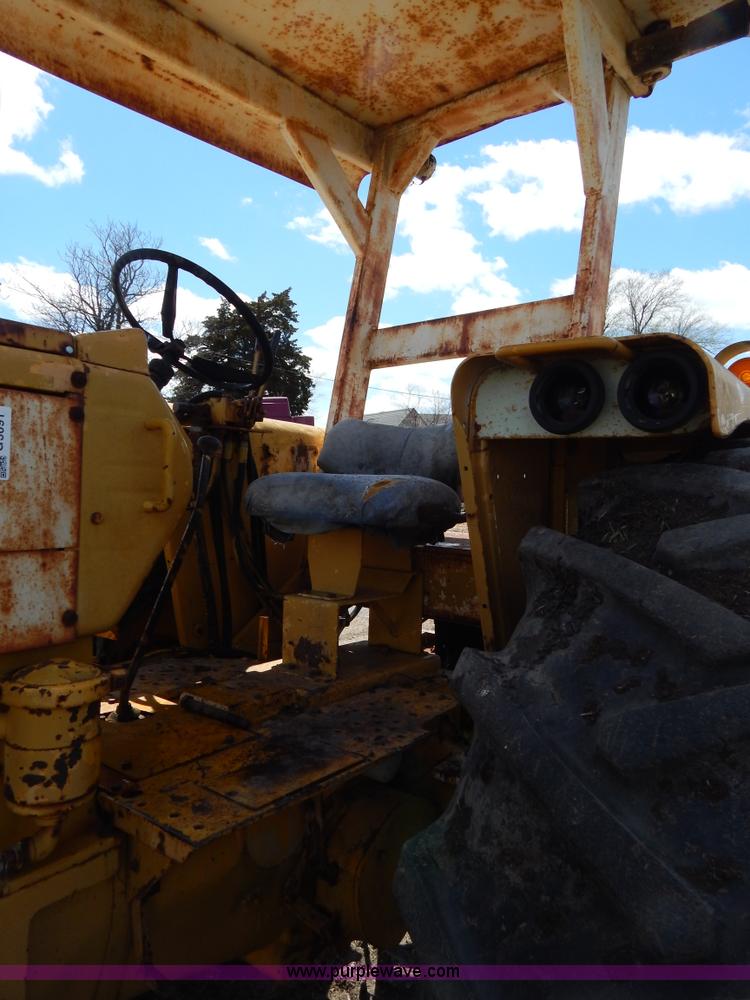 image for item G3091 Oliver 595-92023 MFWD tractor