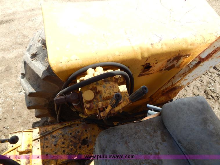 image for item G3091 Oliver 595-92023 MFWD tractor