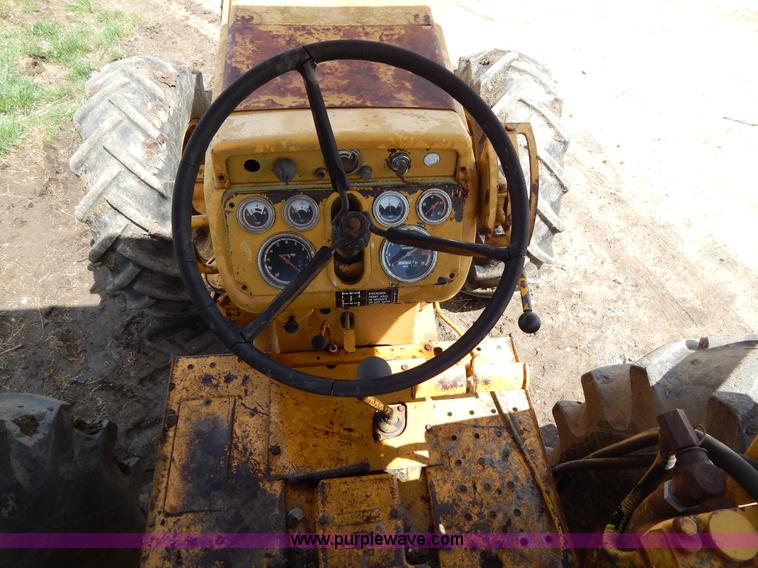 image for item G3091 Oliver 595-92023 MFWD tractor