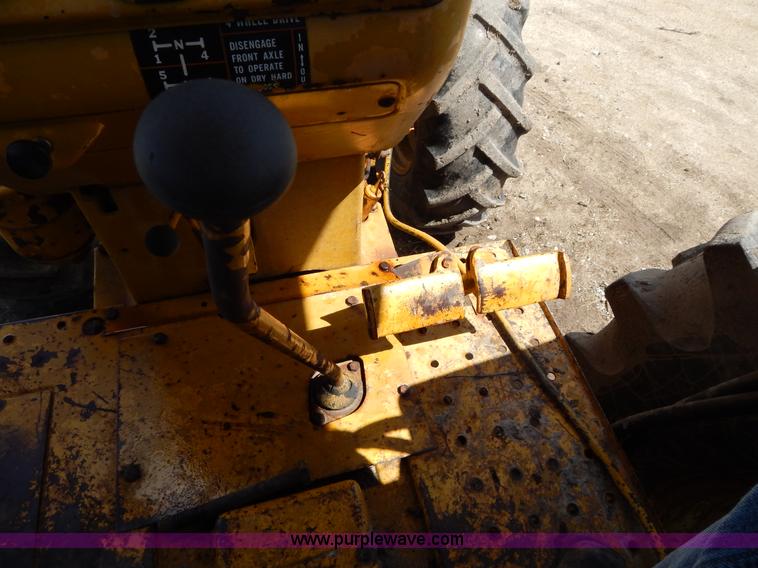 image for item G3091 Oliver 595-92023 MFWD tractor