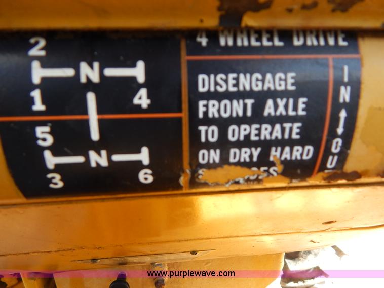 image for item G3091 Oliver 595-92023 MFWD tractor