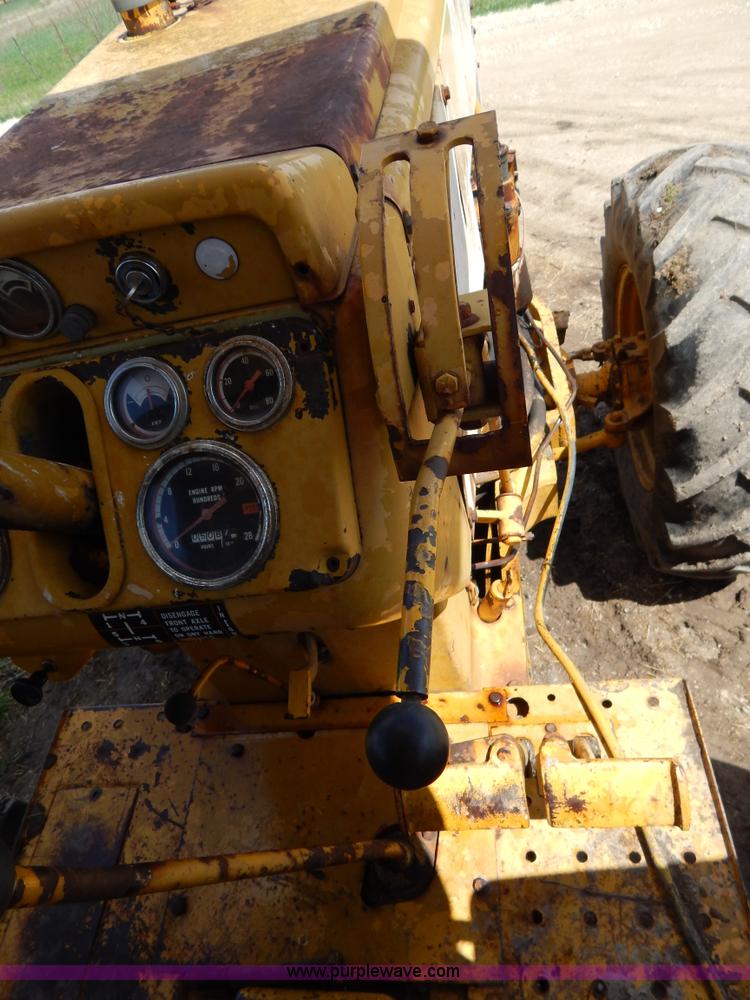 image for item G3091 Oliver 595-92023 MFWD tractor