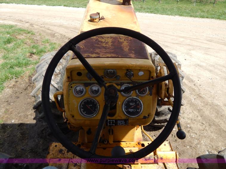 image for item G3091 Oliver 595-92023 MFWD tractor