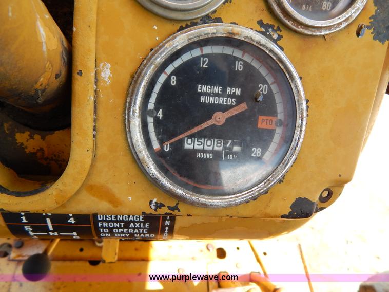 image for item G3091 Oliver 595-92023 MFWD tractor