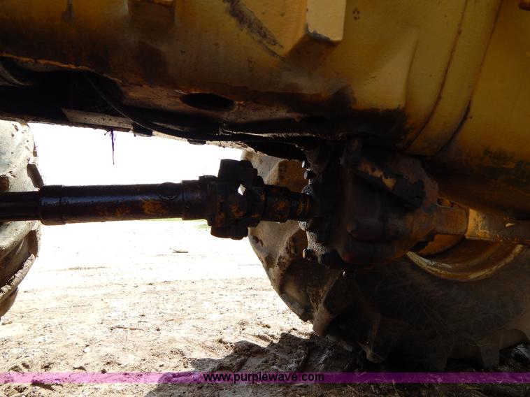 image for item G3091 Oliver 595-92023 MFWD tractor