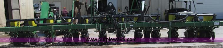 image for item G5691 John Deere 1710 Max Emerge planter