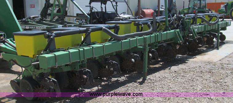 image for item G5691 John Deere 1710 Max Emerge planter