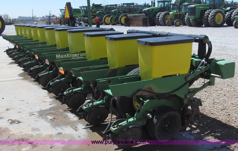 image for item G5691 John Deere 1710 Max Emerge planter
