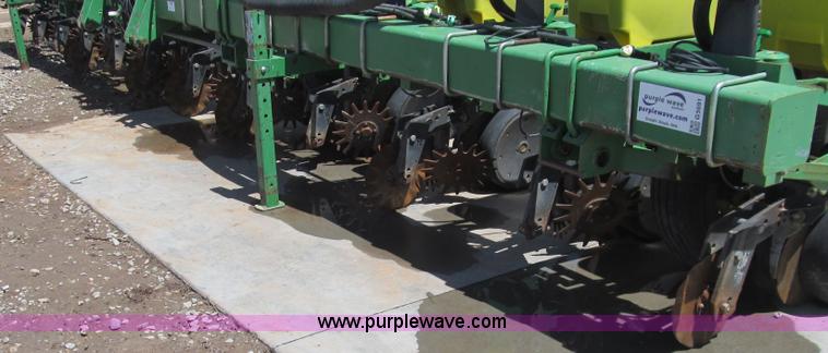 image for item G5691 John Deere 1710 Max Emerge planter