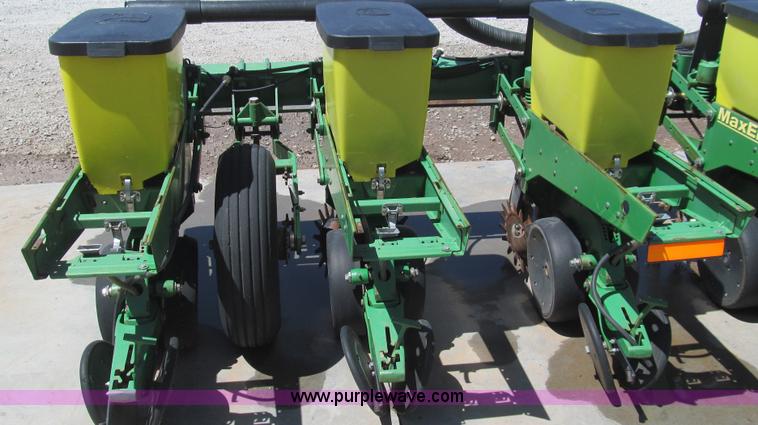 image for item G5691 John Deere 1710 Max Emerge planter