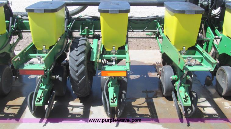 image for item G5691 John Deere 1710 Max Emerge planter