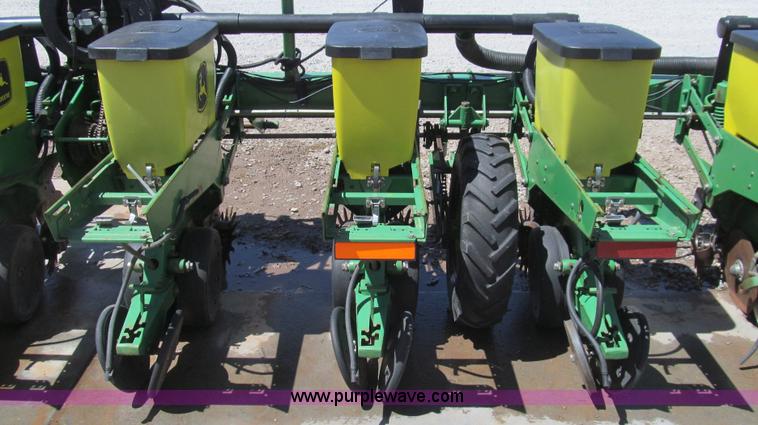 image for item G5691 John Deere 1710 Max Emerge planter