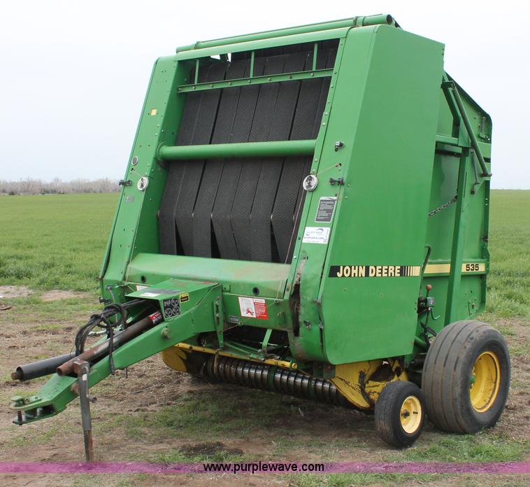 image for item H3688 John Deere 535 round baler
