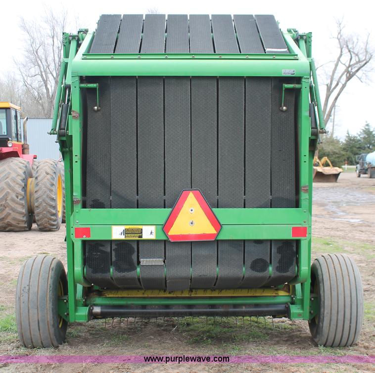 image for item H3688 John Deere 535 round baler