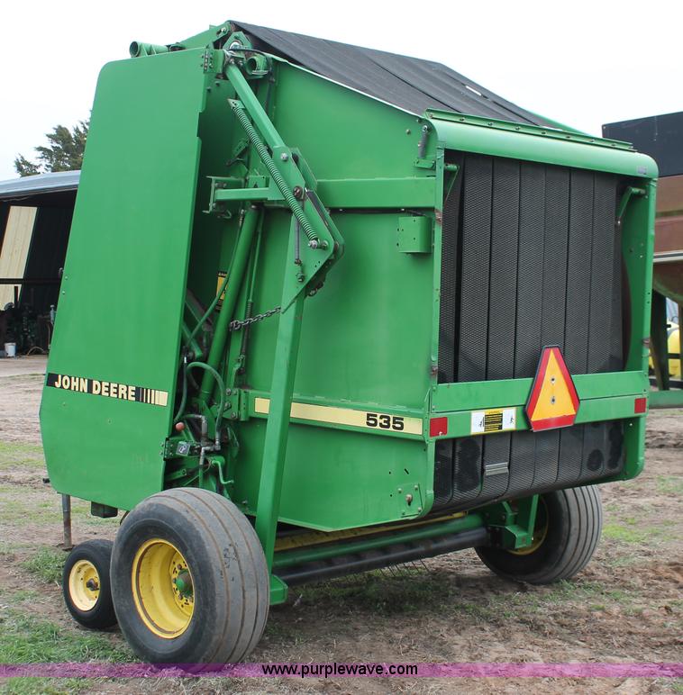 image for item H3688 John Deere 535 round baler