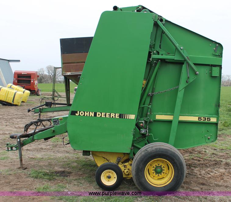 image for item H3688 John Deere 535 round baler