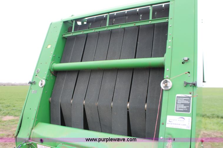 image for item H3688 John Deere 535 round baler
