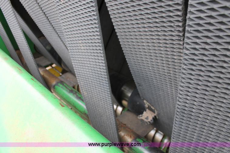 image for item H3688 John Deere 535 round baler