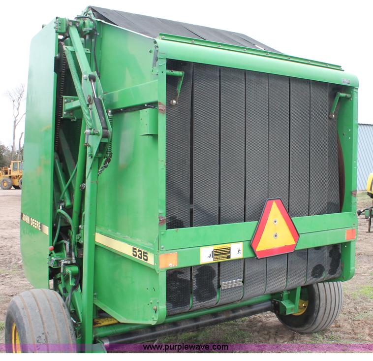 image for item H3688 John Deere 535 round baler