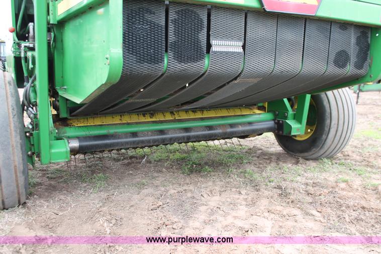 image for item H3688 John Deere 535 round baler