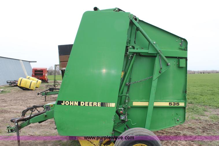 image for item H3688 John Deere 535 round baler