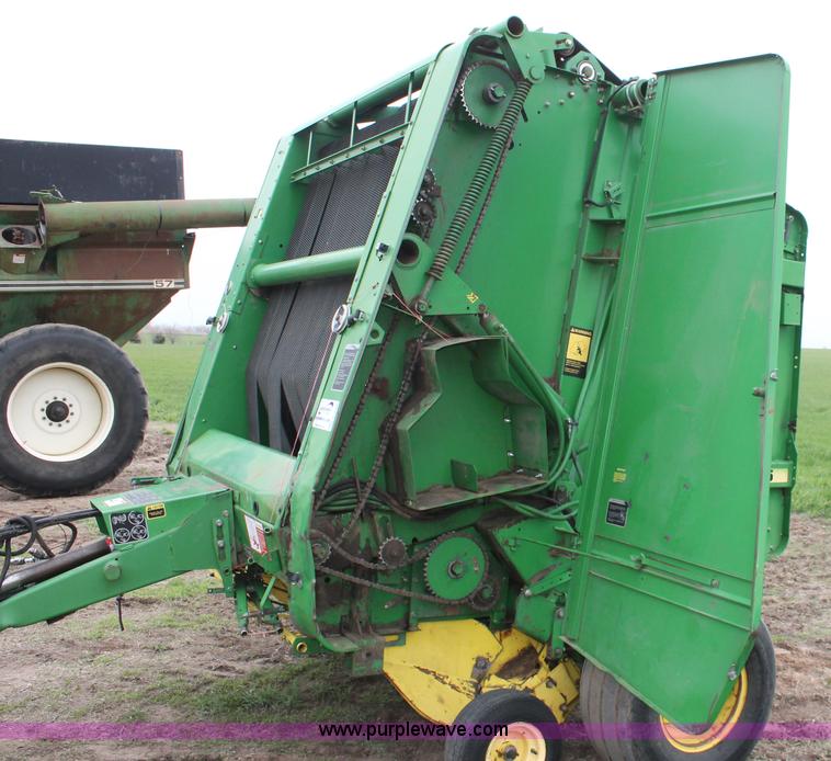 image for item H3688 John Deere 535 round baler