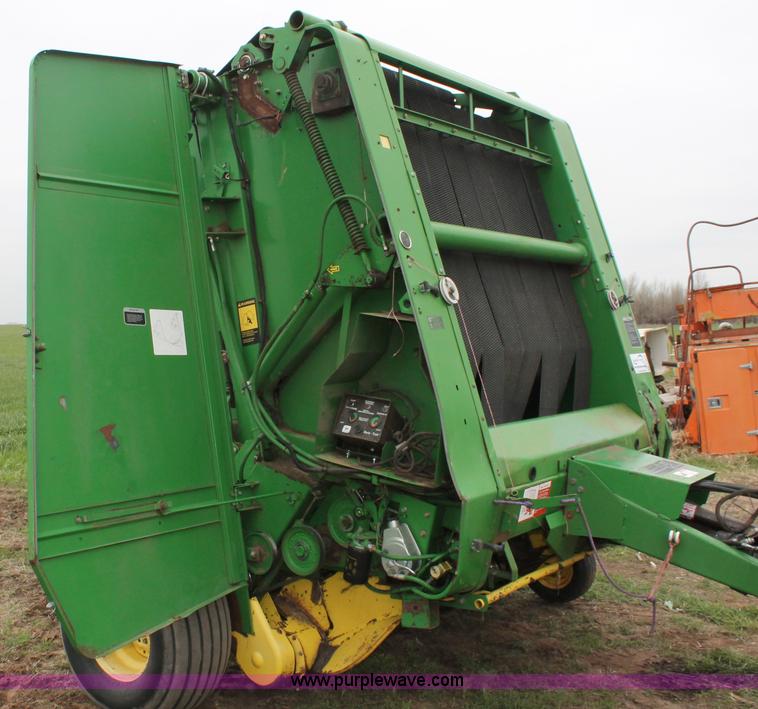 image for item H3688 John Deere 535 round baler
