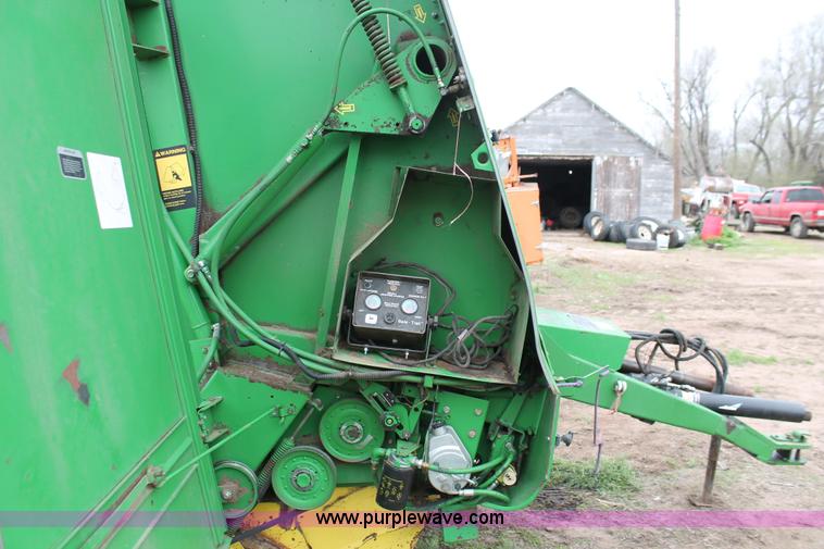 image for item H3688 John Deere 535 round baler