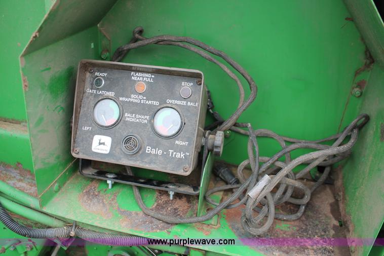 image for item H3688 John Deere 535 round baler