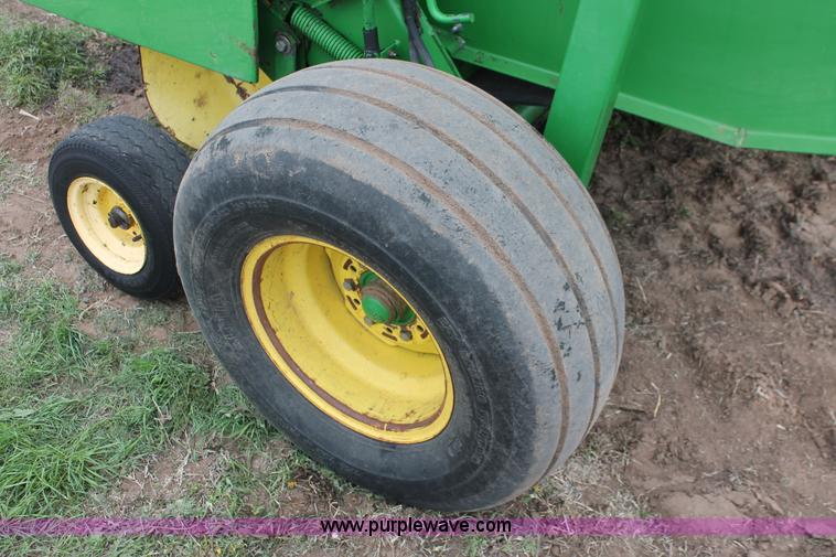 image for item H3688 John Deere 535 round baler