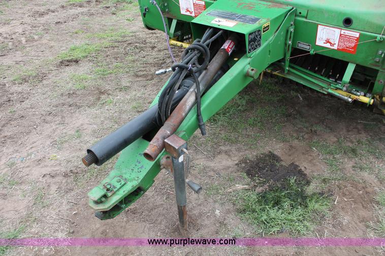 image for item H3688 John Deere 535 round baler