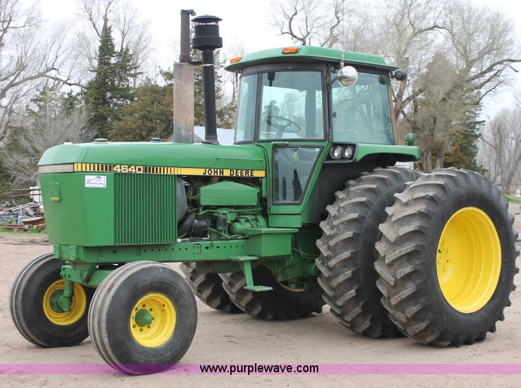 image for item H3689 1982 John Deere 4640 tractor