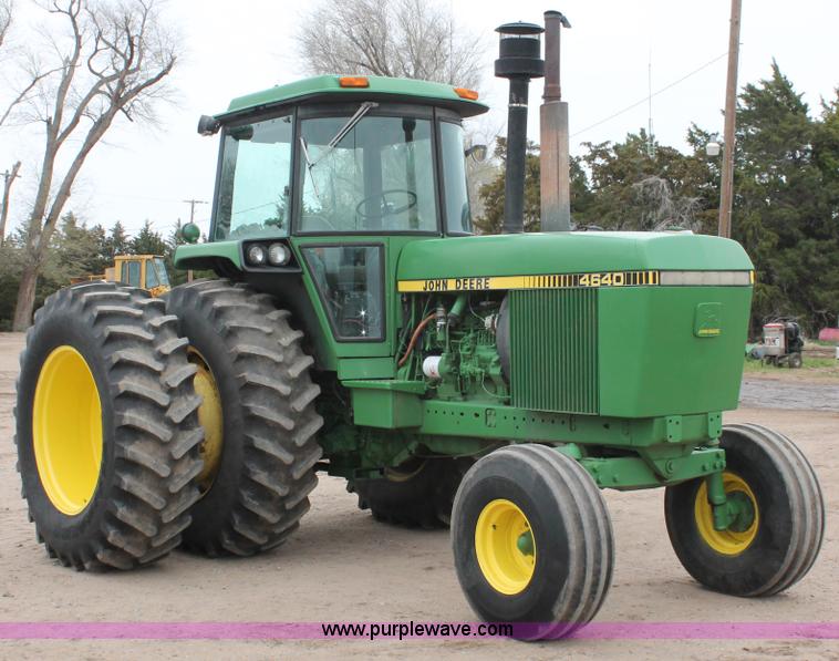 image for item H3689 1982 John Deere 4640 tractor