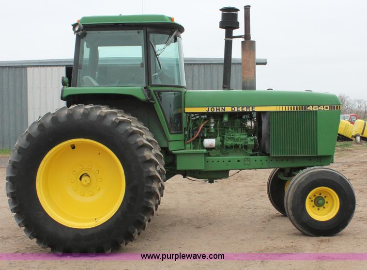 image for item H3689 1982 John Deere 4640 tractor