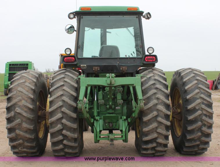 image for item H3689 1982 John Deere 4640 tractor