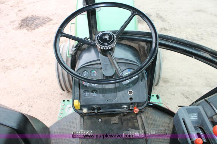 image for item H3689 1982 John Deere 4640 tractor