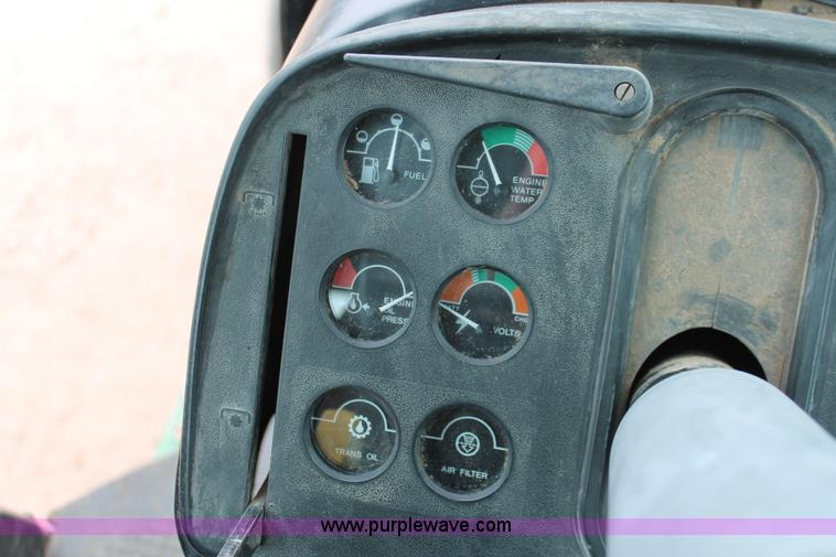 image for item H3689 1982 John Deere 4640 tractor